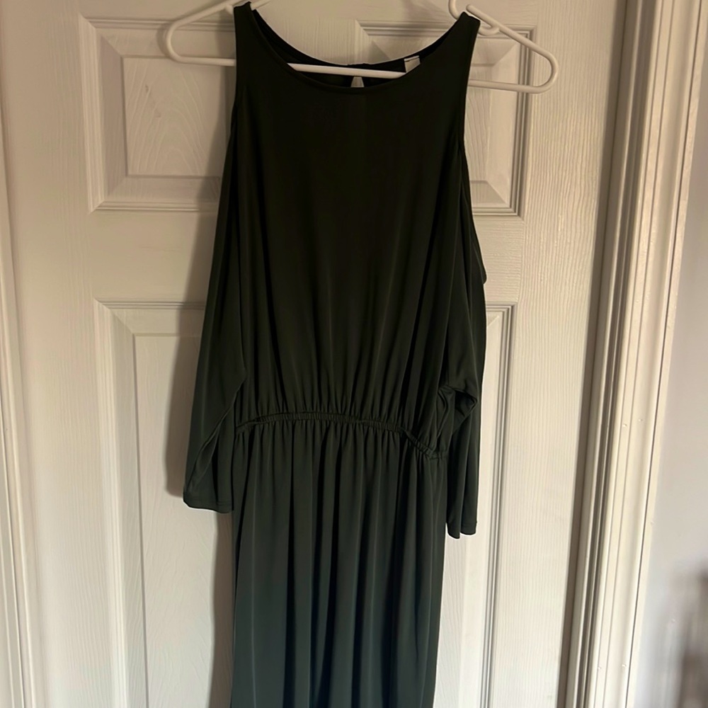 Open Shoulder Flattering Emerald Colored Dress - image 1